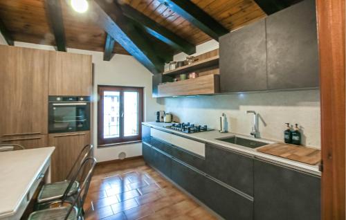 廚房, Nice Home In Fraz Azzida With Wifi in 聖皮耶特羅阿爾納蒂索內