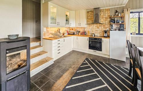 kuchyně, Amazing Home In Edland With Sauna in Edland
