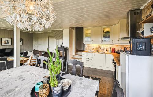 kuchyně, Amazing Home In Edland With Sauna in Edland