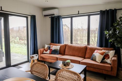 Luxe chalet op minicamping in waarde in Kruiningen