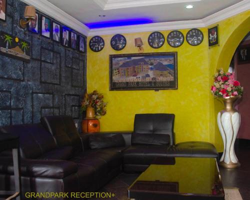 GRAND PARK HOTEL AND SUITEs – Ejigbo, NY