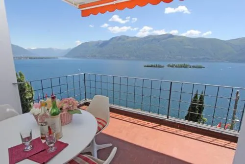 Casa Isole, 2,5-Zimmerwohnung by HolAp SA in Ronco sopra Ascona, Schweiz