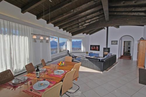 Casa Serena, 4-Zimmerwohnung by HolAp SA in Brione sopra Minusio