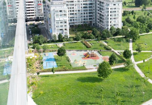 Spēļu laukums, Panoramic terrace 16th floor Private Parking in Quartiere Adriano