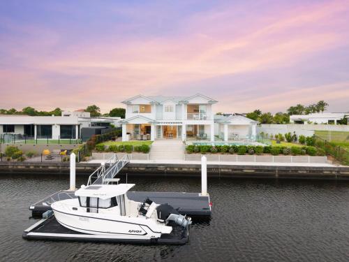 Hamptons On Dux Retreat