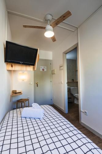 Single Room image 3