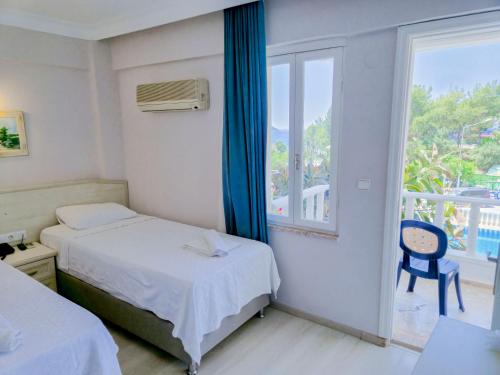 Standard Double or Twin Room with Sea View image 9