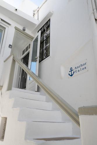 Anchor Yalos