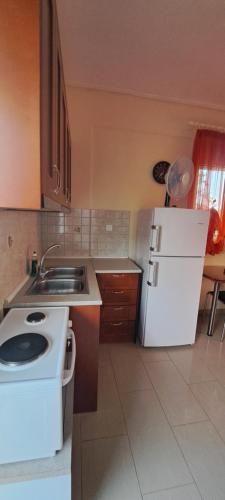 Golden Sun Apartments in Rovies
