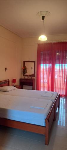 1 double bed, 1 twin bed