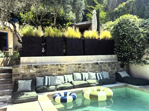 CaBaNa 52 La Suite troglodyte Proche Lourmarin chambre d'hôte Cadenet