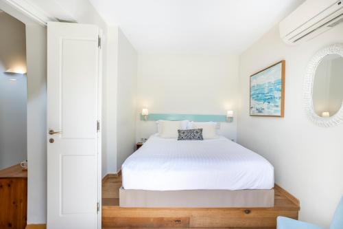 Suite One Bedroom - Silene image 9