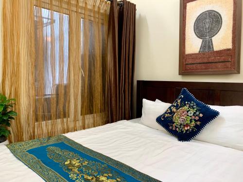 room detail thumbnail 1