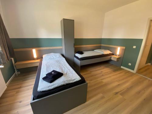 2 twin beds