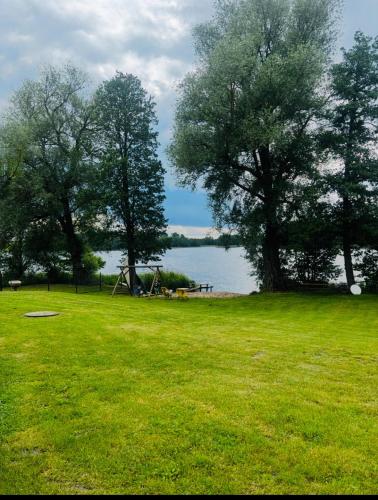 Domek nad jeziorem