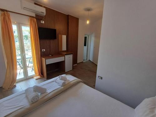 Double Room with Mountain View image 4