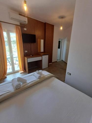 Double Room with Mountain View image 1