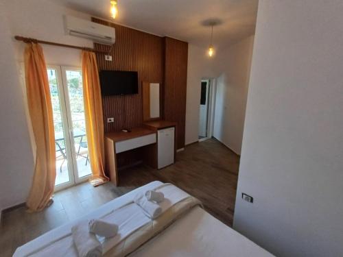 Double Room with Mountain View image 2