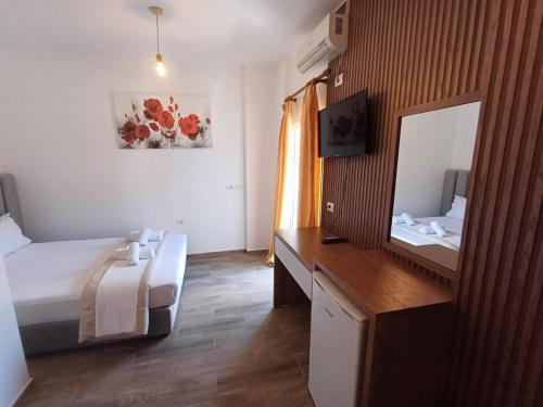Double Room with Mountain View room in Velco BB Himara
