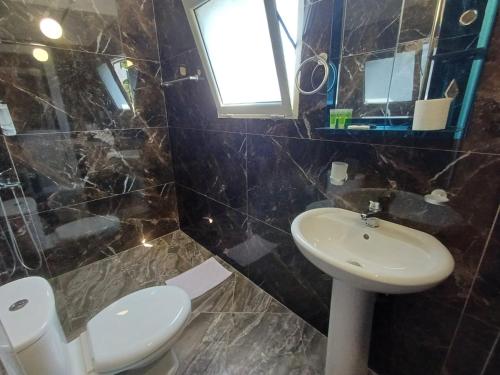 Double Room with Mountain View image 7