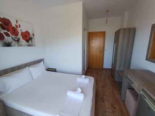 Double Room with Sea View image 2