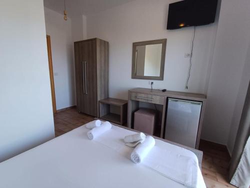Double Room with Sea View image 6