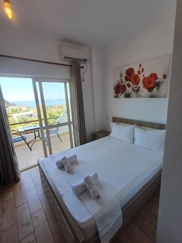 Double Room with Sea View image 3
