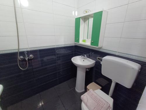 Double Room with Sea View image 7