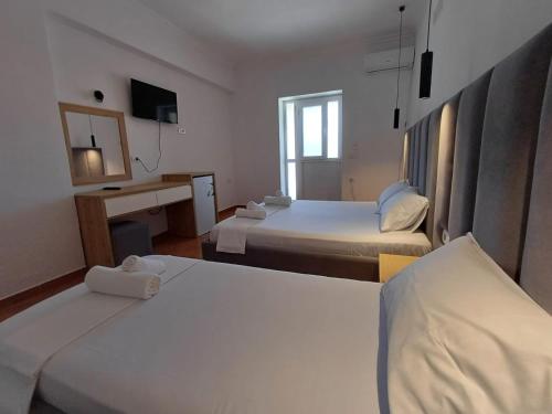 Deluxe Triple Room image 1