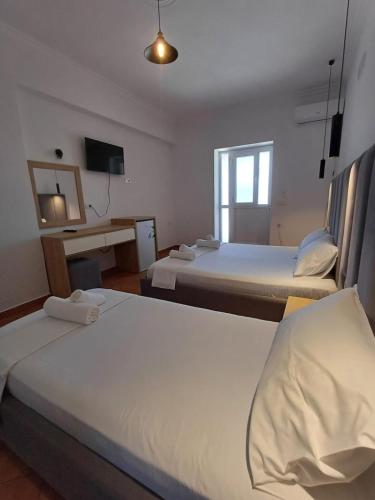 Deluxe Triple Room image 4