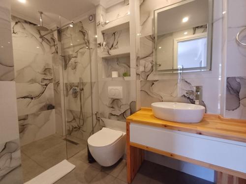 Deluxe Triple Room image 8