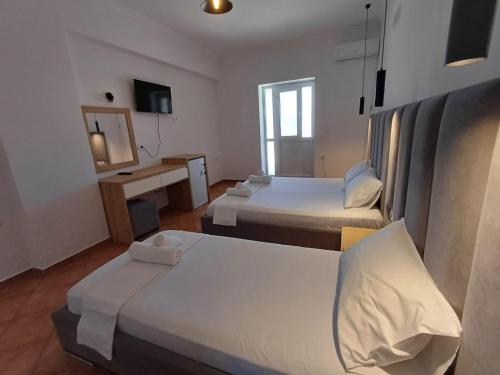 Deluxe Triple Room image 6