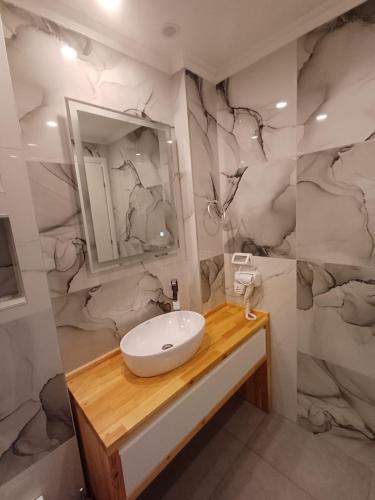 Deluxe Triple Room image 3