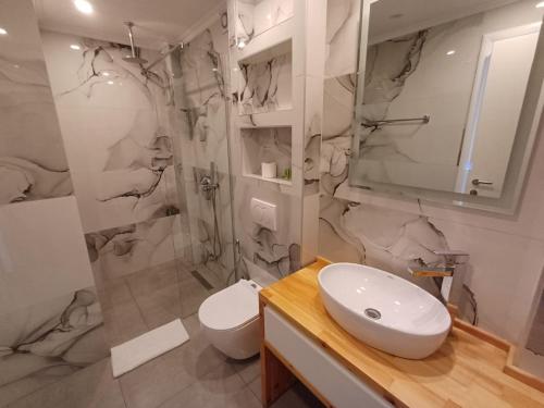 Deluxe Triple Room image 5