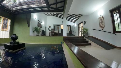 Luxury Bungalow In Galle in Akmeemana