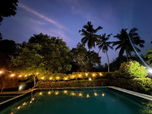 Luxury Bungalow In Galle in Akmeemana