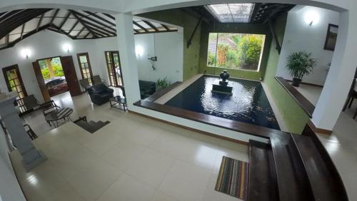 Luxury Bungalow In Galle in Akmeemana