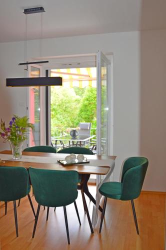 SEA and SUN Ankaran, near the Beach, free Parking and Wi-Fi, stunning sunset, 80m2