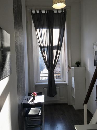 Cozy Dowtown Lofts - image 8