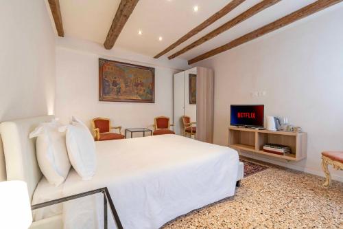 Biennale Ensuite Rooms By Bricola Apartments - image 14