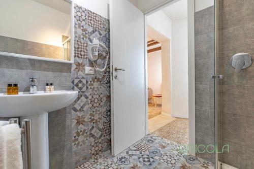 Biennale Ensuite Rooms By Bricola Apartments - image 7