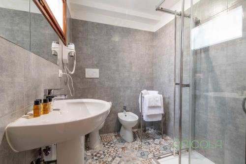 Biennale Ensuite Rooms By Bricola Apartments - main image