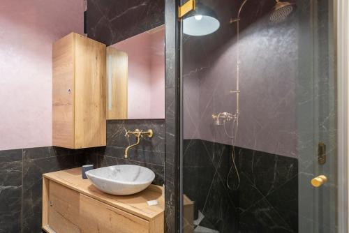 Modern Casa Nuova Apartment with Sauna Near Charles Bridge, Praha (fotografie 5)