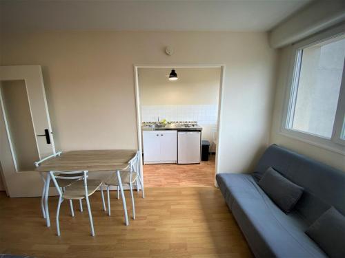 Appartement double 7 a Limoges near Limoges-Bellegarde Airport