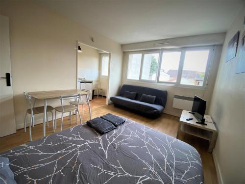 Appartement double 7 a Limoges near Limoges-Bellegarde Airport