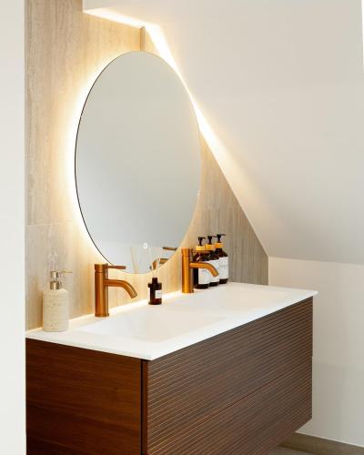 Cozy 1BDR Topfloor duplex flat, Amberes (foto 10)