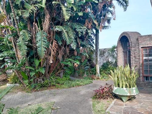 Garten, The Airport Lodge - East London in East London