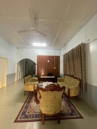 FAKIH Homestay in ตุมปัต