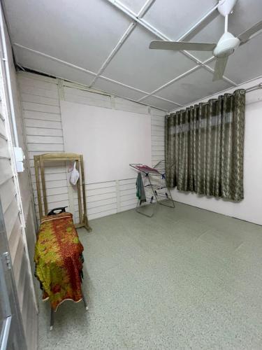 FAKIH Homestay in ตุมปัต