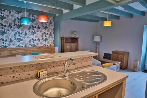 Gîte La Jacarandière (Gite La Jacarandiere) in Les Forges